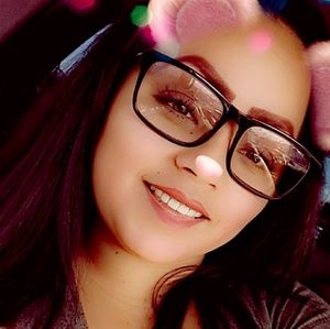 Meet your Posher, Yesenia